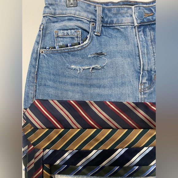 Sat in Tie Mini - Picture 2 of 7